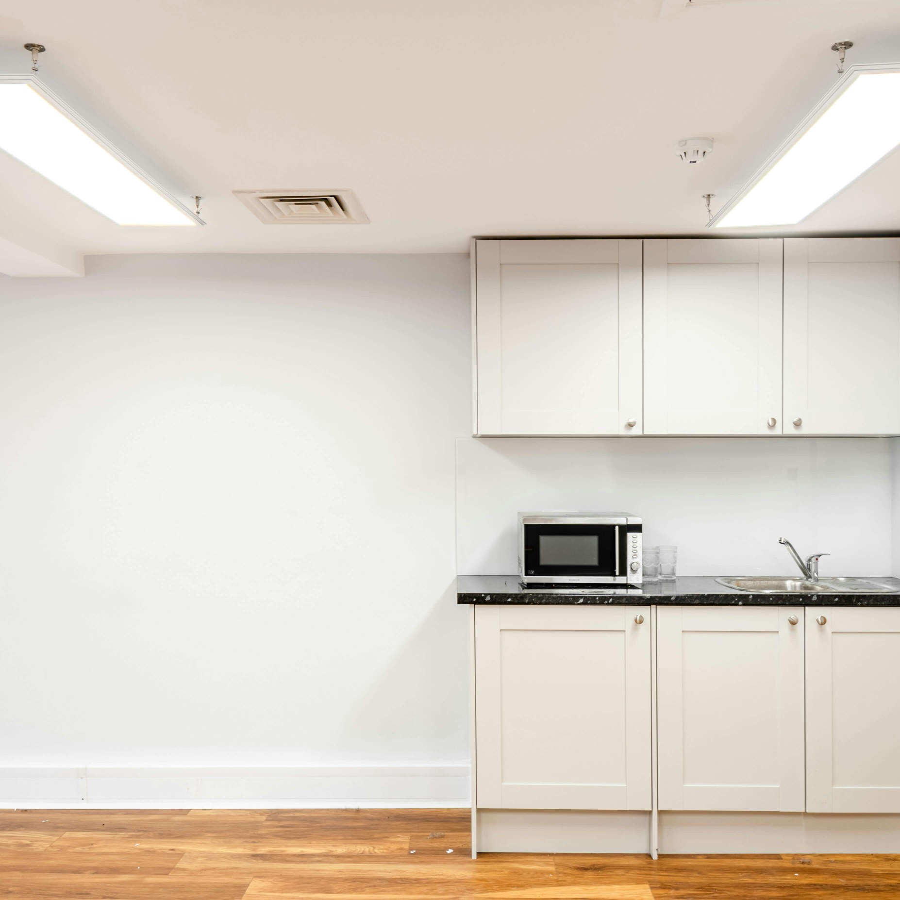 22-23 Widegate Street