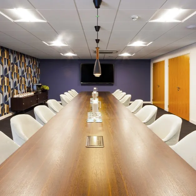 The Square, Basing View - RG21