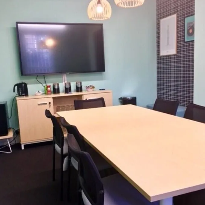 Camberwell Business Centre
99-103 Lomond Grove