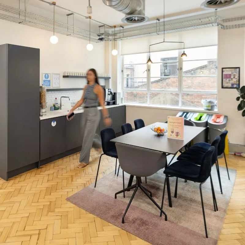 Somerset House, 37
Temple Street