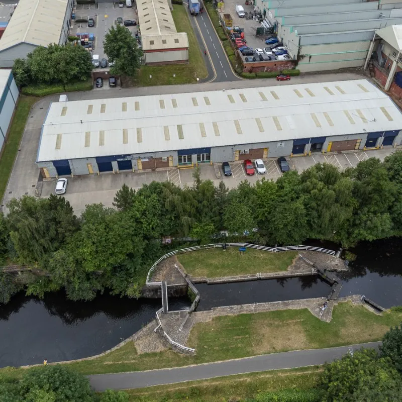 Albion Park, Albion Way