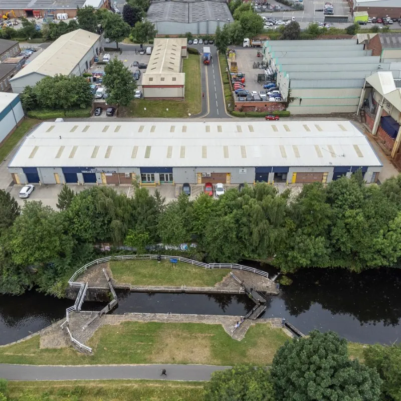 Albion Park, Albion Way