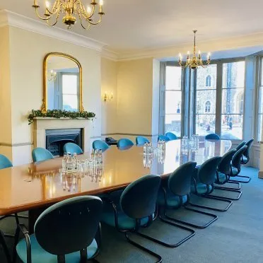 Castle Hill House
12 Castle Hill