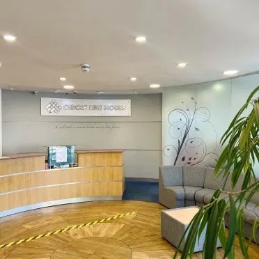 Circle Line House
8 East Road