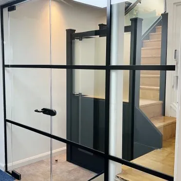 Circle Line House
8 East Road