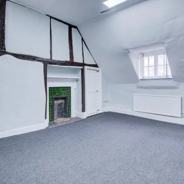 Kings Head House,
15 London End