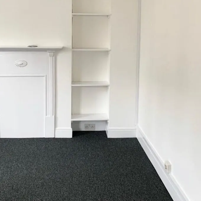 King’s Lodge,
559A King's Road