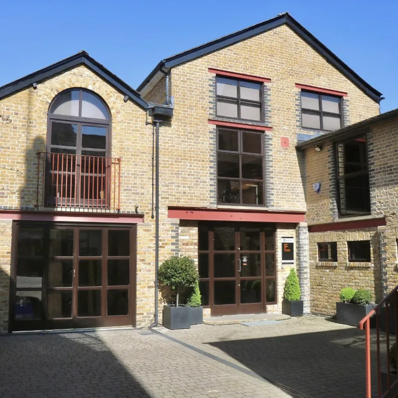 47 Queens Road, Burwood Park, Weybridge - KT13