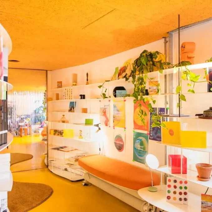 Holland Park,
49 Princes Place