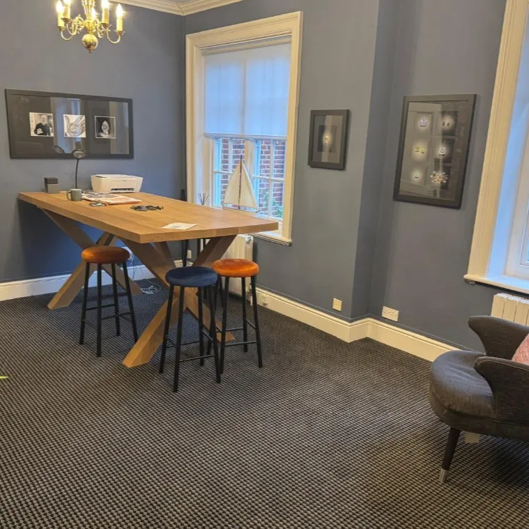 Badgemore House
Gravel Hill