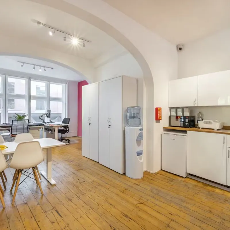 121-125 Charing Cross Road