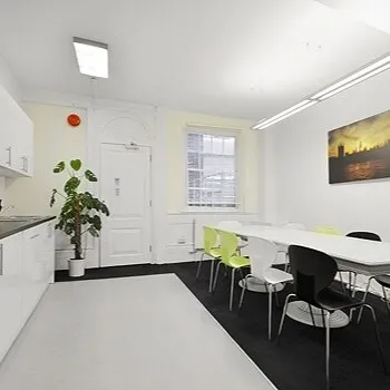 Aldgate Business Centre
46 Aldgate High Street