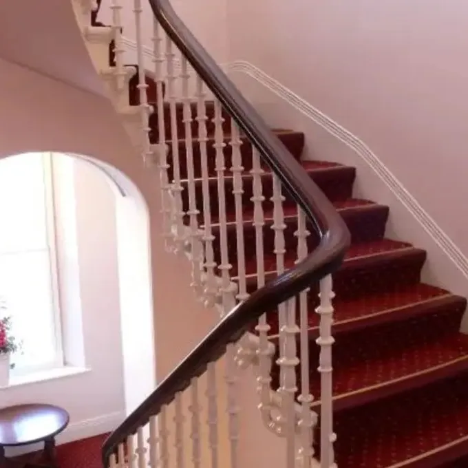 Saville Court Business Centre,
10-11 Saville Place