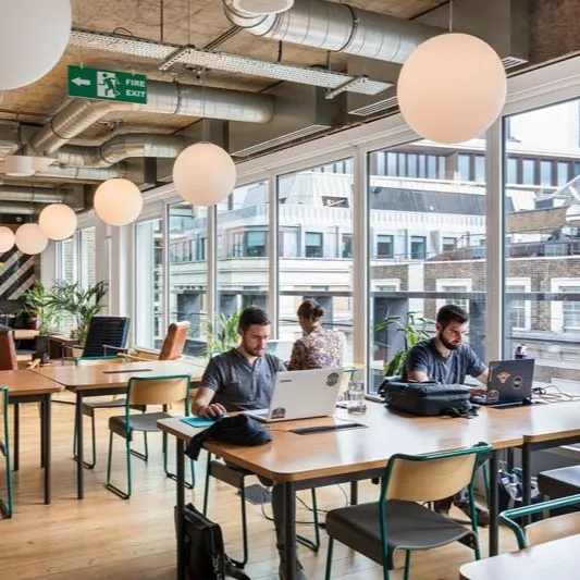 Mansion House, 33
Queen Street