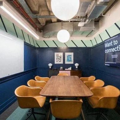 Mansion House, 33
Queen Street