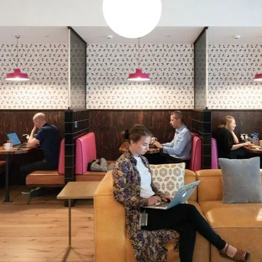 Mansion House, 33
Queen Street