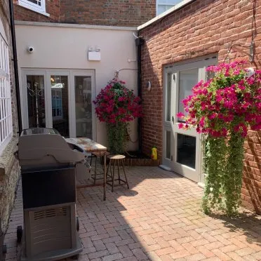 13 Upper High Street