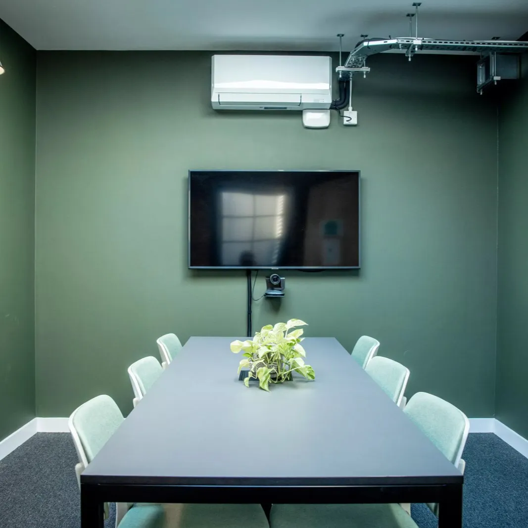 Huguenot Place,
Heneage Street