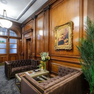 4 Saint Thomas' Street