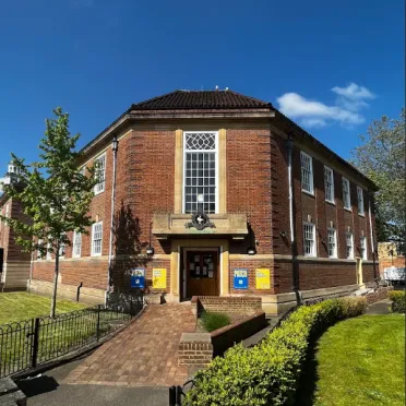 Queen Victoria Road - HP11