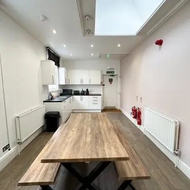 6 Lower Teddington Road,
Hampton Wick