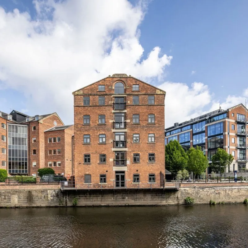 Victoria Wharf 
No 4 Embankment