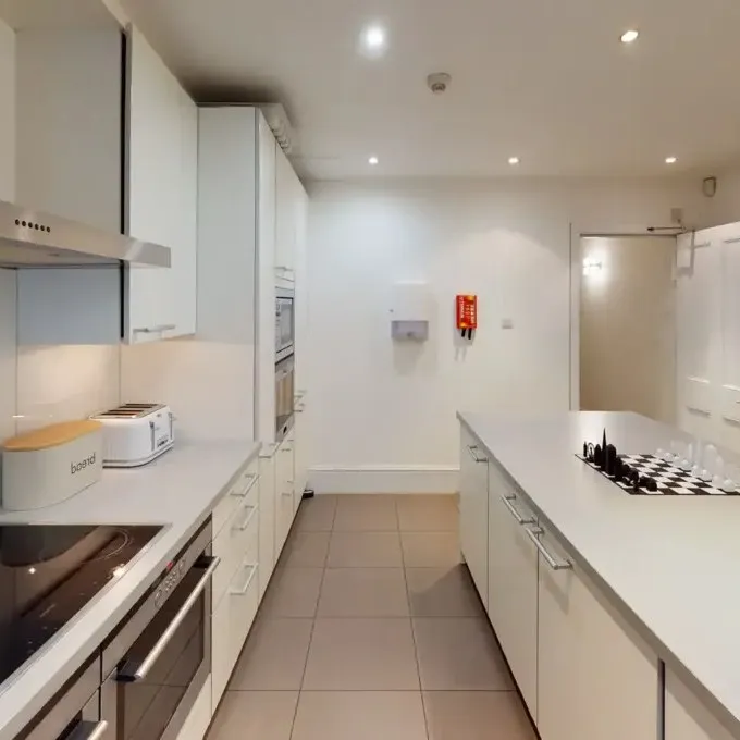 24 Upper Brook Street