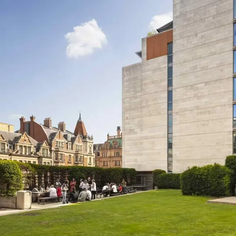 1 Knightsbridge Green