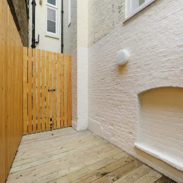 23 Clerkenwell Close