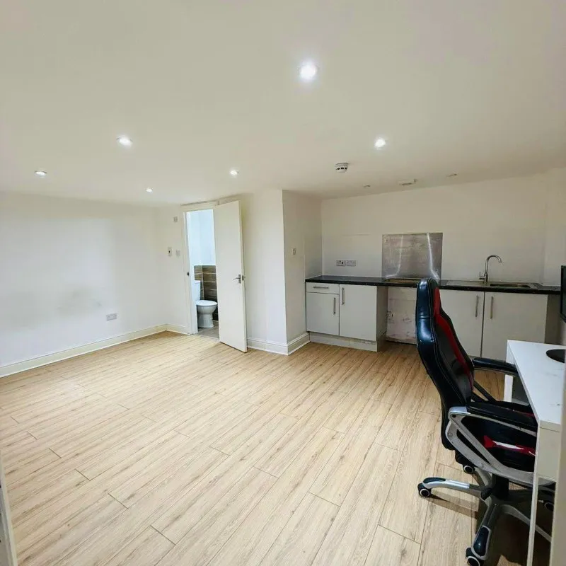 Shaftesbury Road
5 Shaftesbury Road