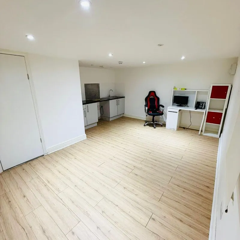 Shaftesbury Road
5 Shaftesbury Road