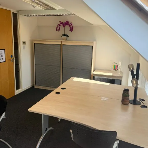 30A Upper High Street