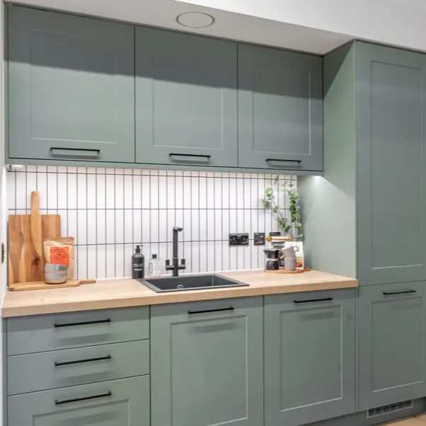 Unit 10, 
Queens Studios,
Salusbury Road,