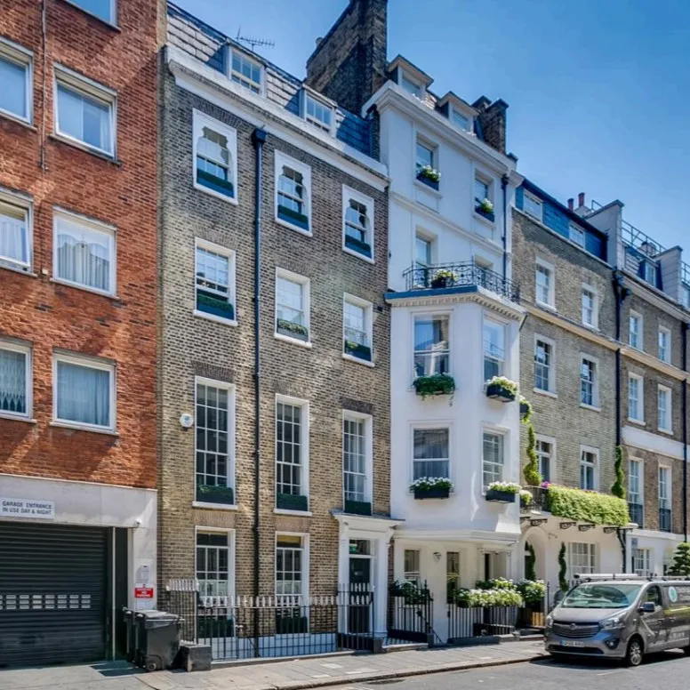 15 Half Moon Street, W1J