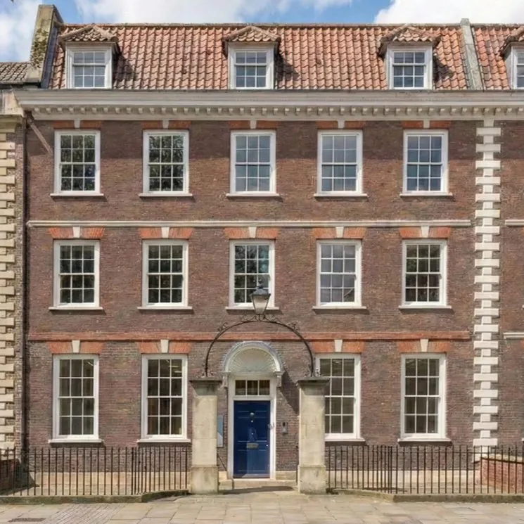 Queens Square, 
43 Queen Street