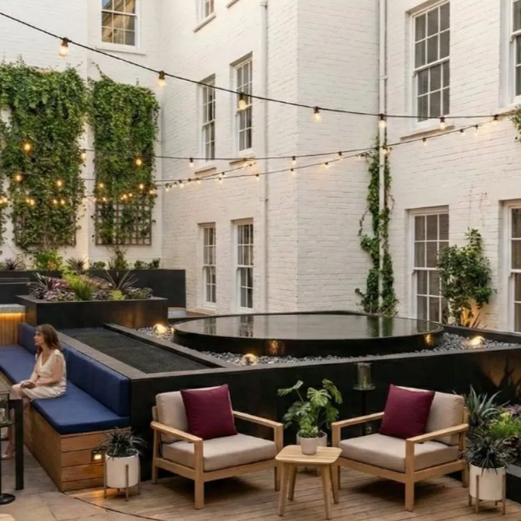 Queens Square, 
43 Queen Street