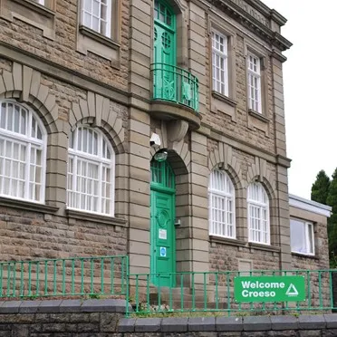 Ty Mynyddislwyn
Bryn Road