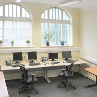 Ty Mynyddislwyn
Bryn Road