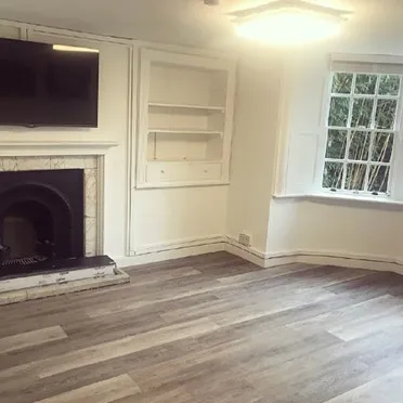 Grapes House
79 Esher High Street