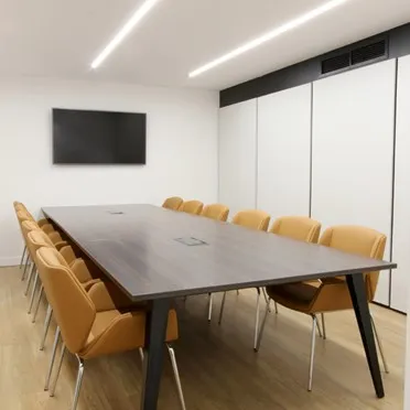 32
Threadneedle Street