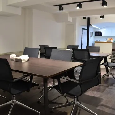 32
Threadneedle Street