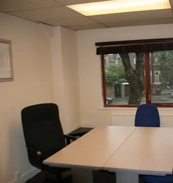 Manor Road West - W13