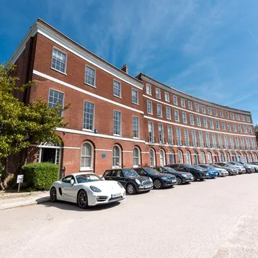 1 Barnfield Crescent