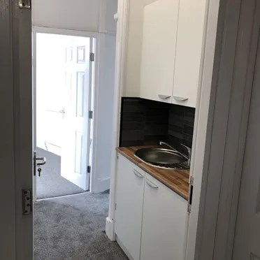 Crescent West Business Centre, 
2A Crescent West