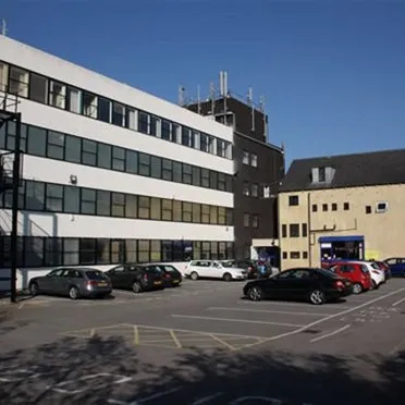 Oaktree House
408 Oakwood Lane