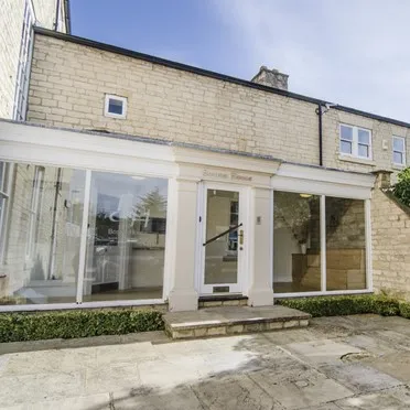 Boston House
214 High Street