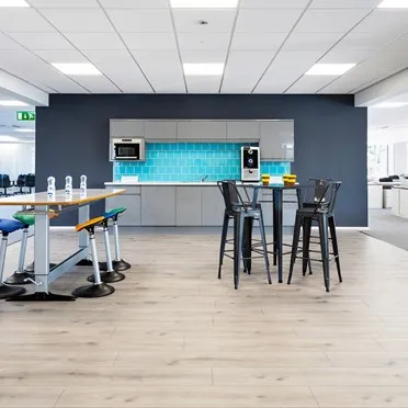 3 Alexandra Gate,
Ffordd Pengam