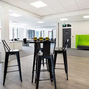 3 Alexandra Gate,
Ffordd Pengam