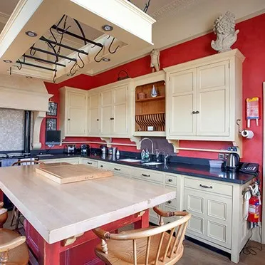 Box House
Bath Road