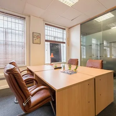 Gray's Inn Desks
160-164 Gray's Inn Road